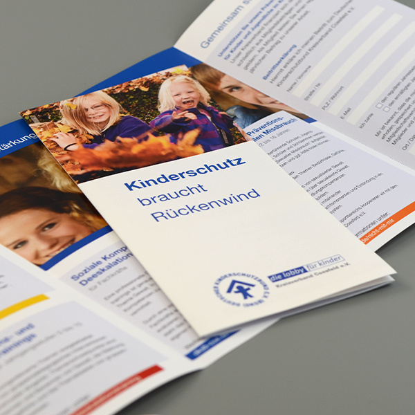 Entwicklung eines Faltblatts für einen Kinderschutz Verein