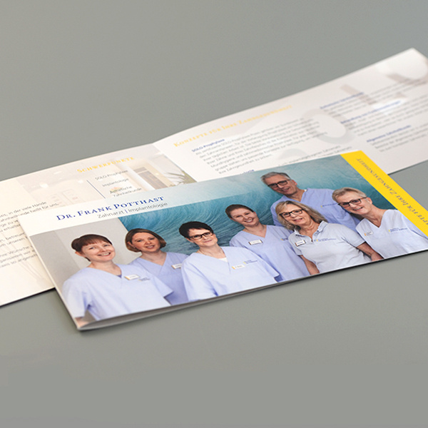 Design eines Flyers für eine Zahnarztpraxis